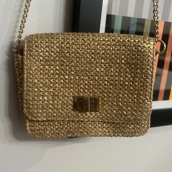 Mini Woven Crossbody Bag! Chain Link Strap. Turn Lock Closure. Metallic Gold - Picture 6 of 15